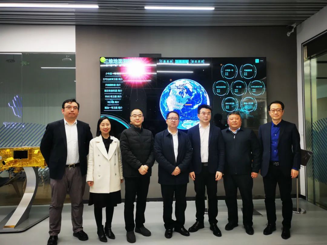 宜賓市臨港經(jīng)開區(qū)管委會劉彬主任一行蒞臨九天微星集團(tuán)考察交流
