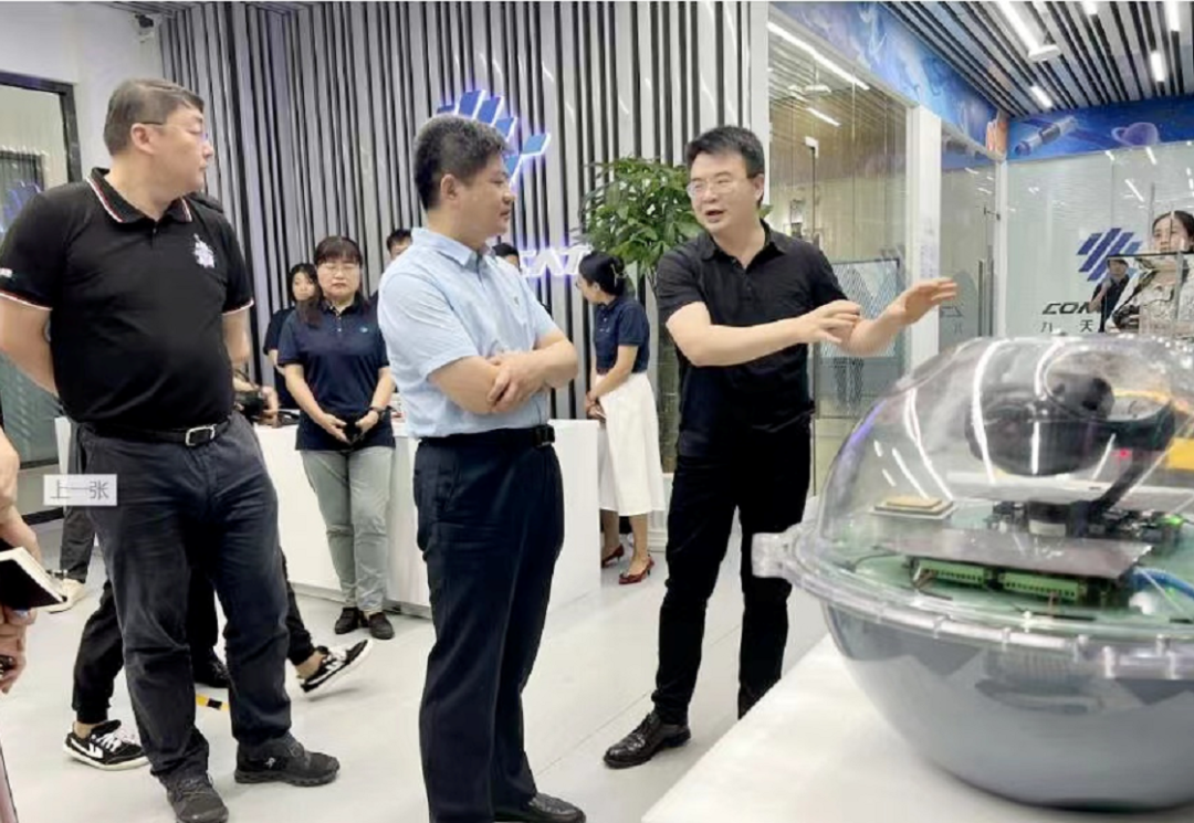 青島市市南區(qū)王鋒書記蒞臨九天微星指導工作，希望加快緊密合作的步伐，發(fā)揮衛(wèi)星應用技術(shù)重要價值